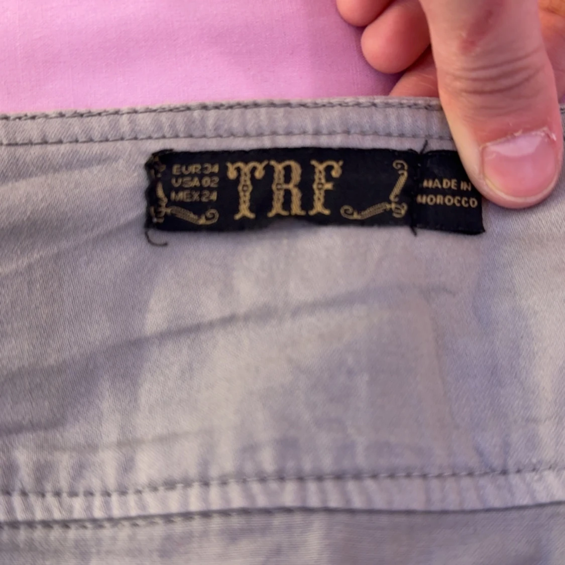 Grå minikjol med nitar från TRF - 2