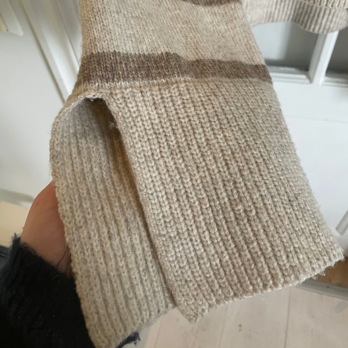 Beige och brun randig stickad tröja från Gina Tricot - 1