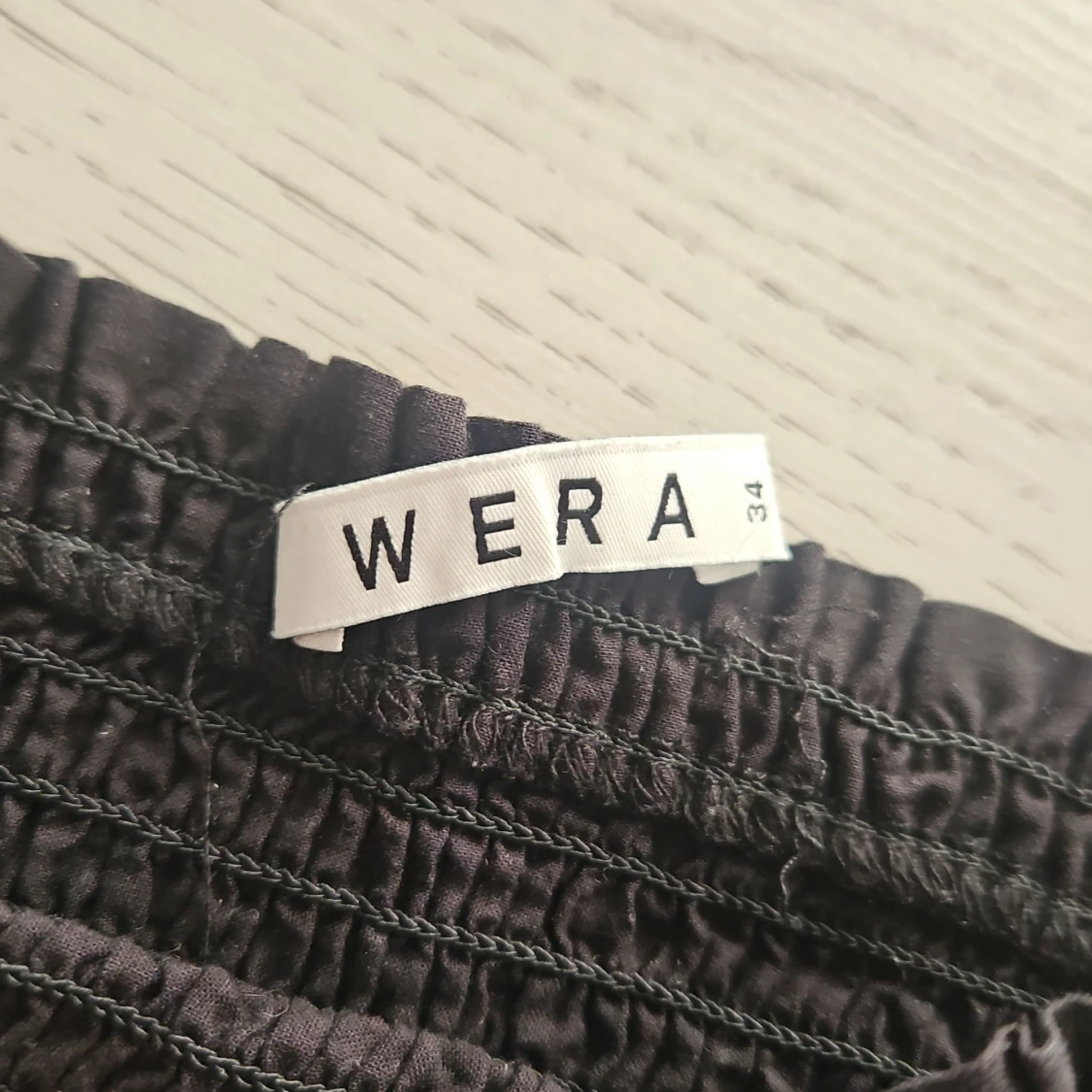 Svart smockad tubtopp från Wera - 2