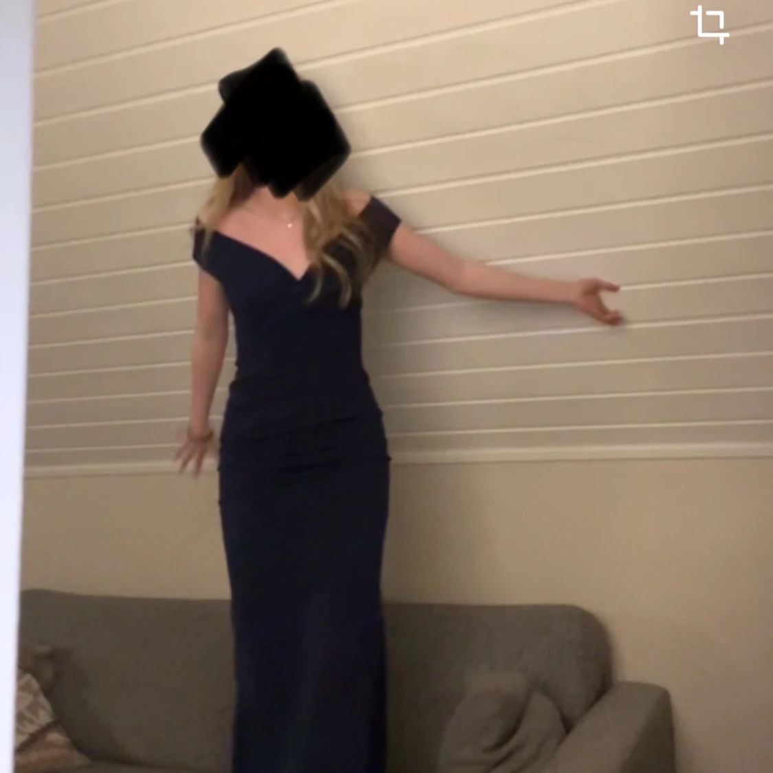 Marinblå balklänning från bubbleroom - 1