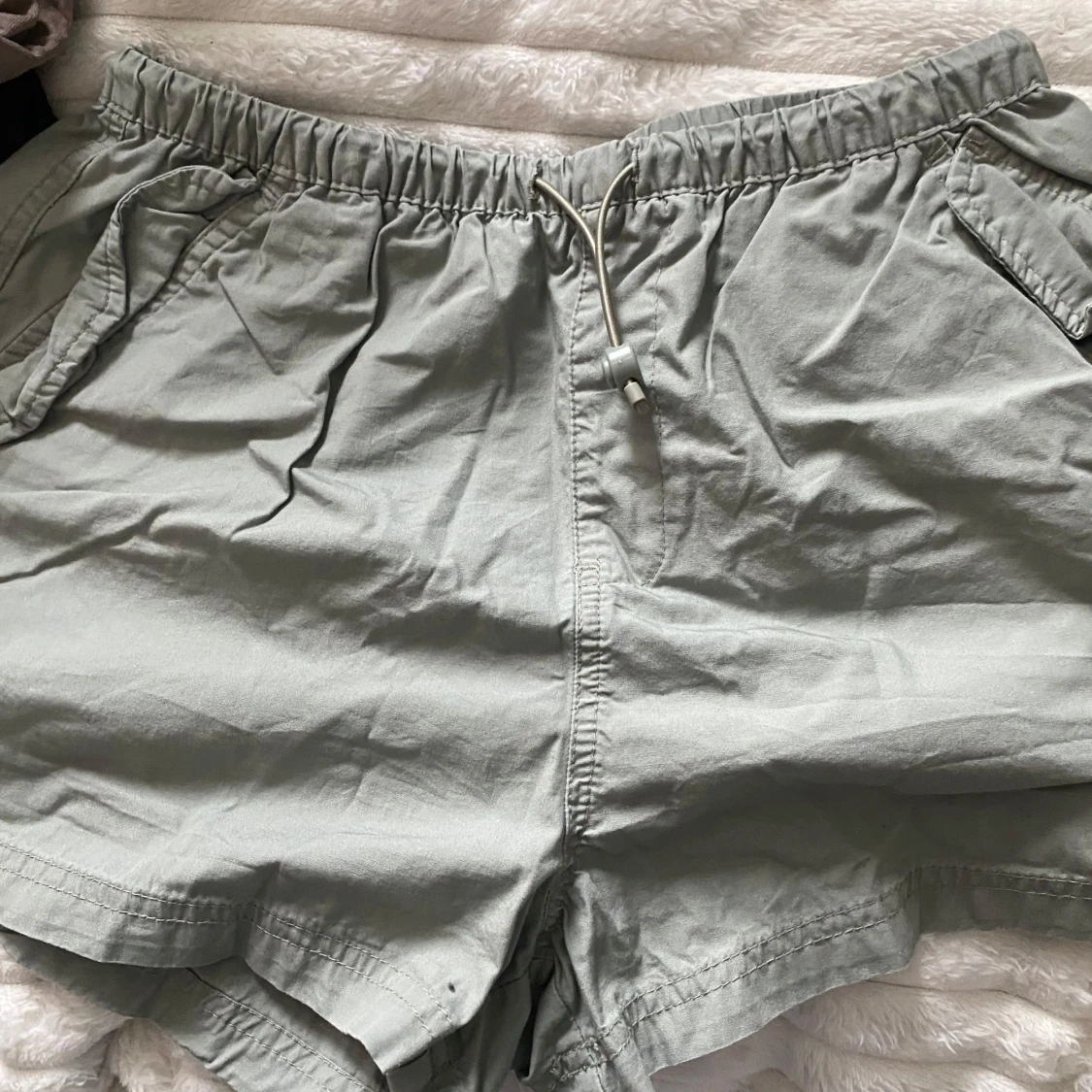 Ljusgrå bomullsshorts med resår och fickor 50/st - 3