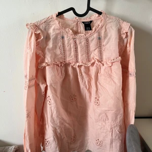 blus - ljusrosa blus från lindex, knappt använd!🤩🤩