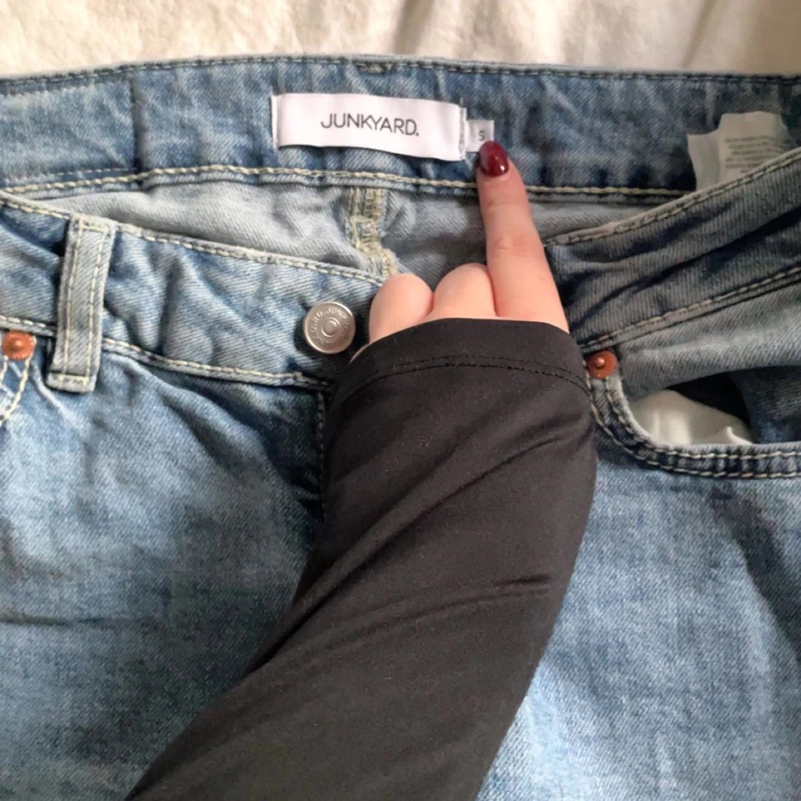 Ljusblå bootcut jeans från Junkyard - 2