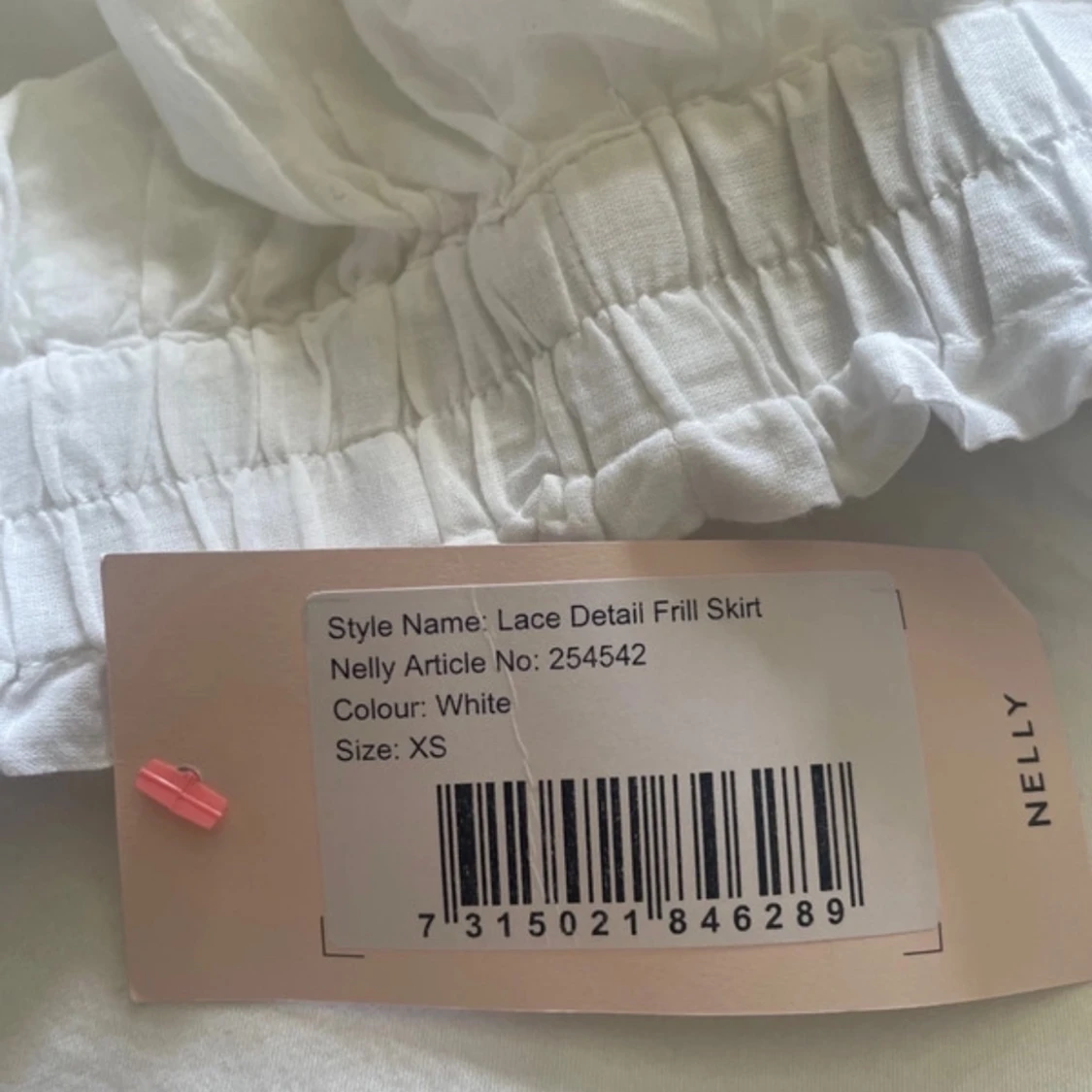 Vit volangkjol med spets från Nelly - 3