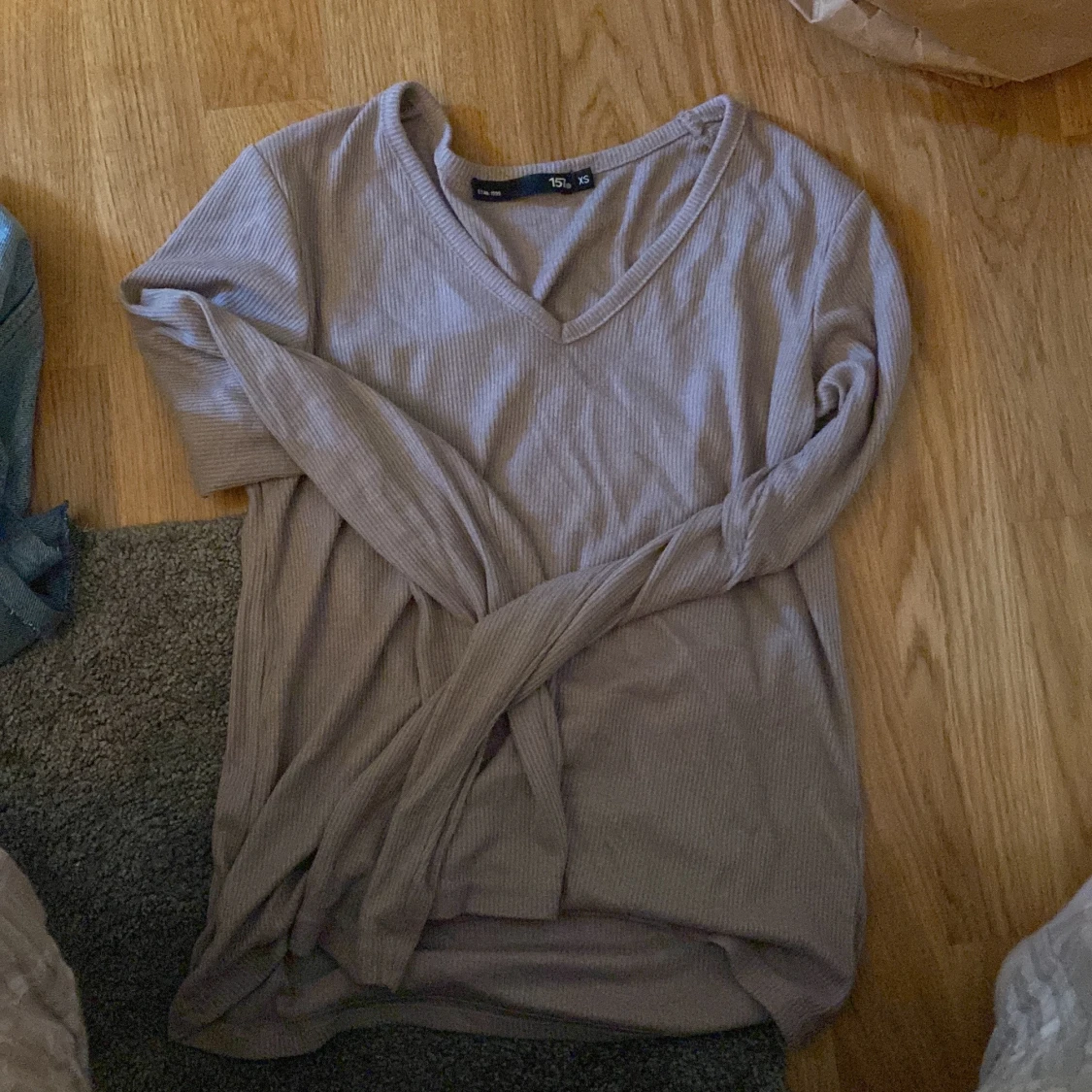 Ljusbeige ribbad tröja från 157