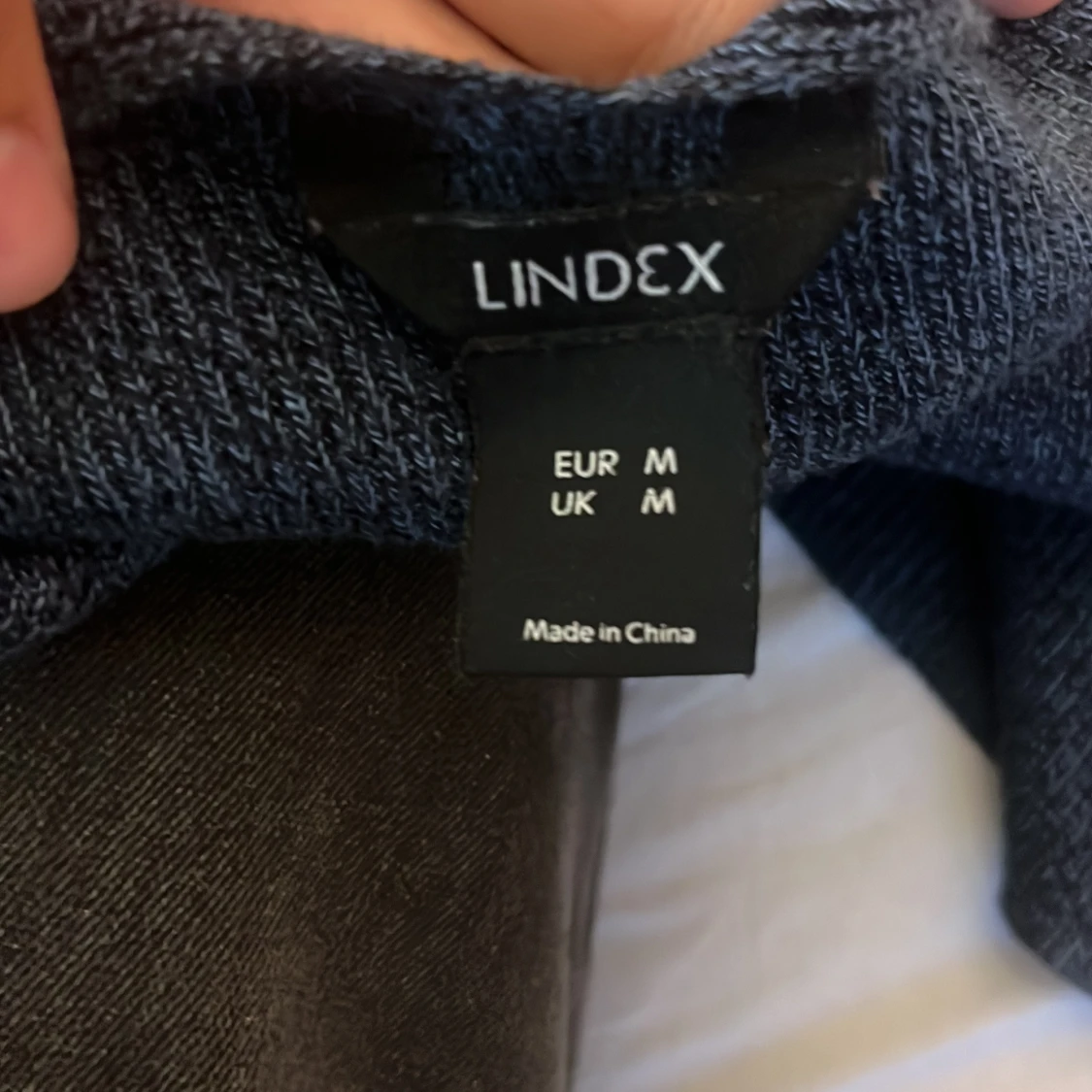 Mörkblå stickad linnetopp från Lindex - 2