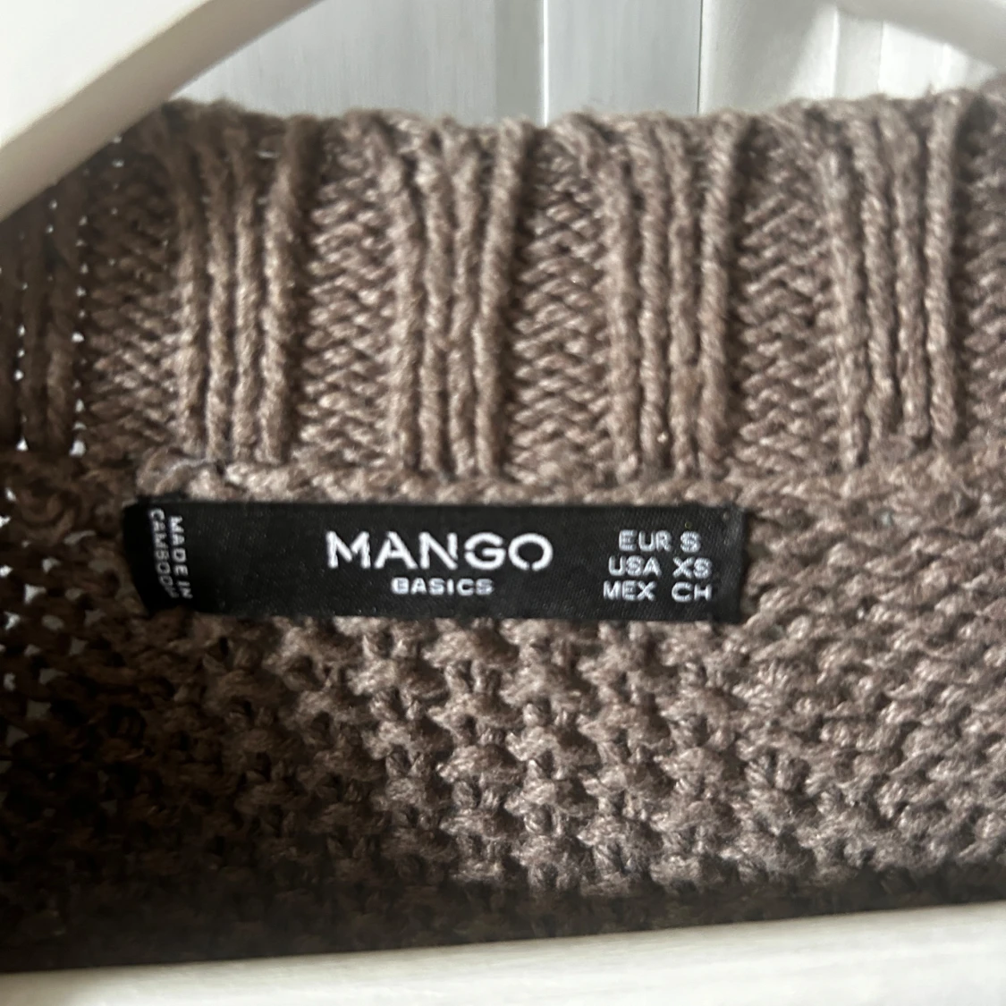 Brun stickad tröja från Mango - 1