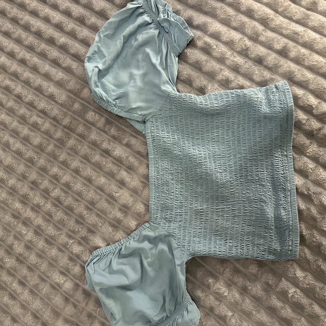 Ljusblå croppad topp från Bik Bok - 1