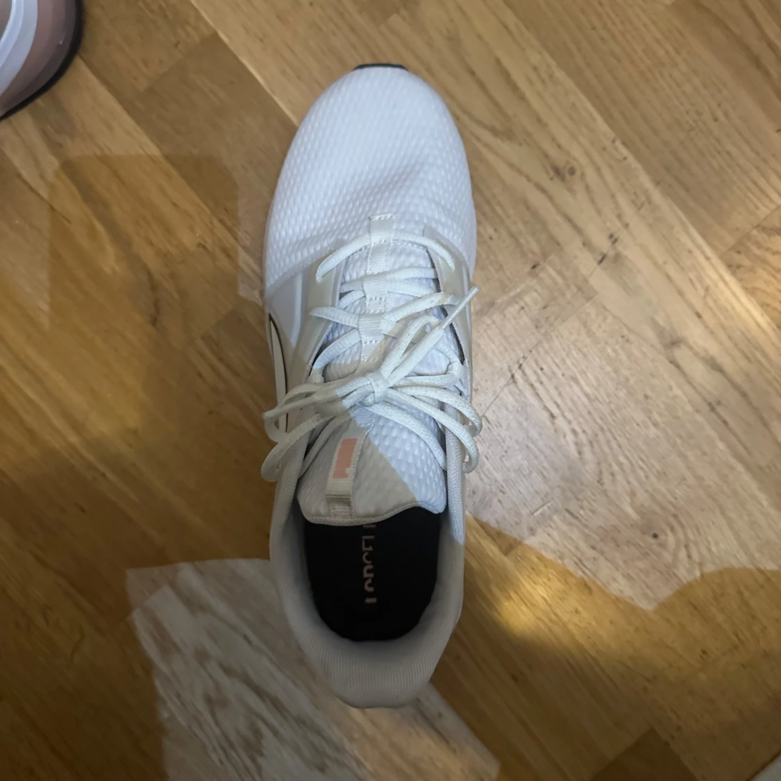 Vita sneakers från Puma strl 41 - 4