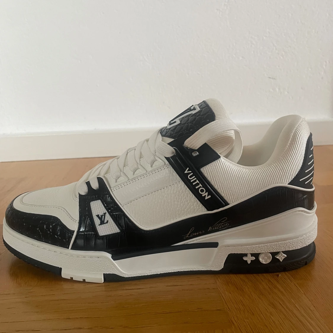 Louis Vuitton sneakers svart/vit - 1