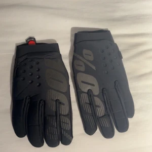 Cross/ mc handskar  - Ett par helt nya cross/ mc/ mtb handskar! Aldrig använda. Nypris 400kr! Priser går att diskutera! 