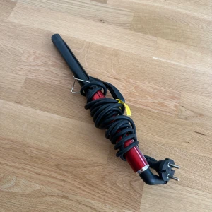 Locktång  - - knappt använd - bra skick - mellan stora lockar 