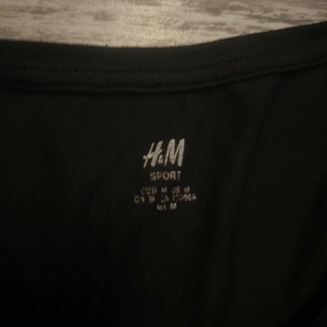 Svart sportig t-shirt från H&M - 2