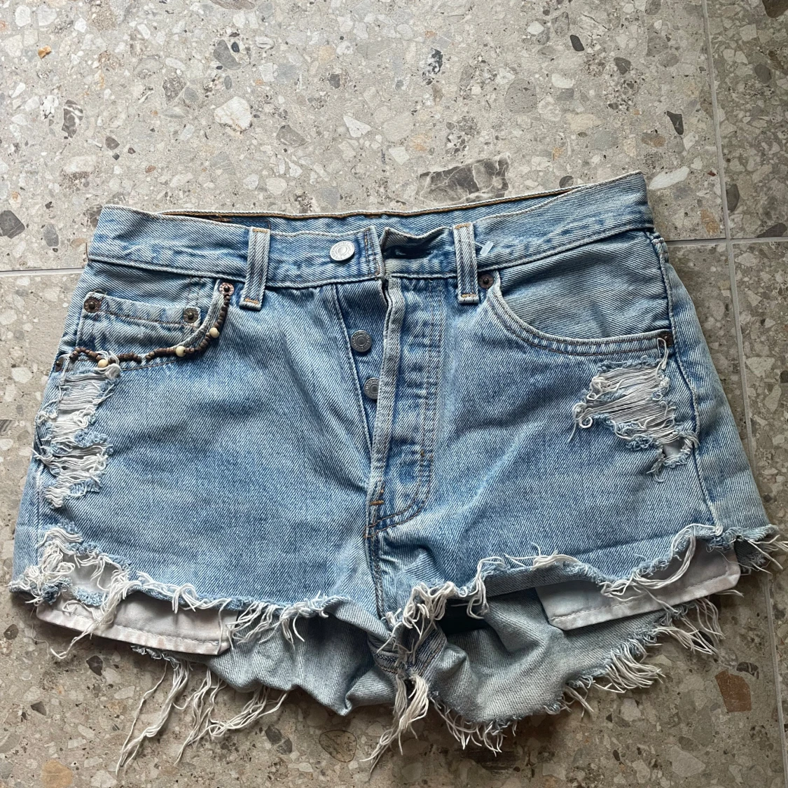 Levi's ljusblå jeansshorts - 1