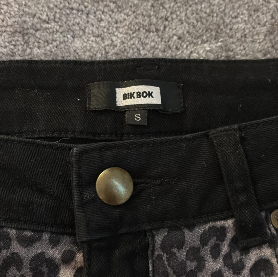 Leopard jeansshorts detaljer - 2