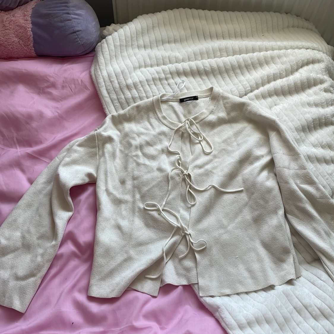 Beige kofta med snörning från Gina Tricot