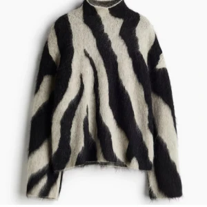 Zebra mönstrad mohair mix tröja !Söker! - Söker denna fina tröjan i xs/s! Hör gärna av dig vid rimligt pris!