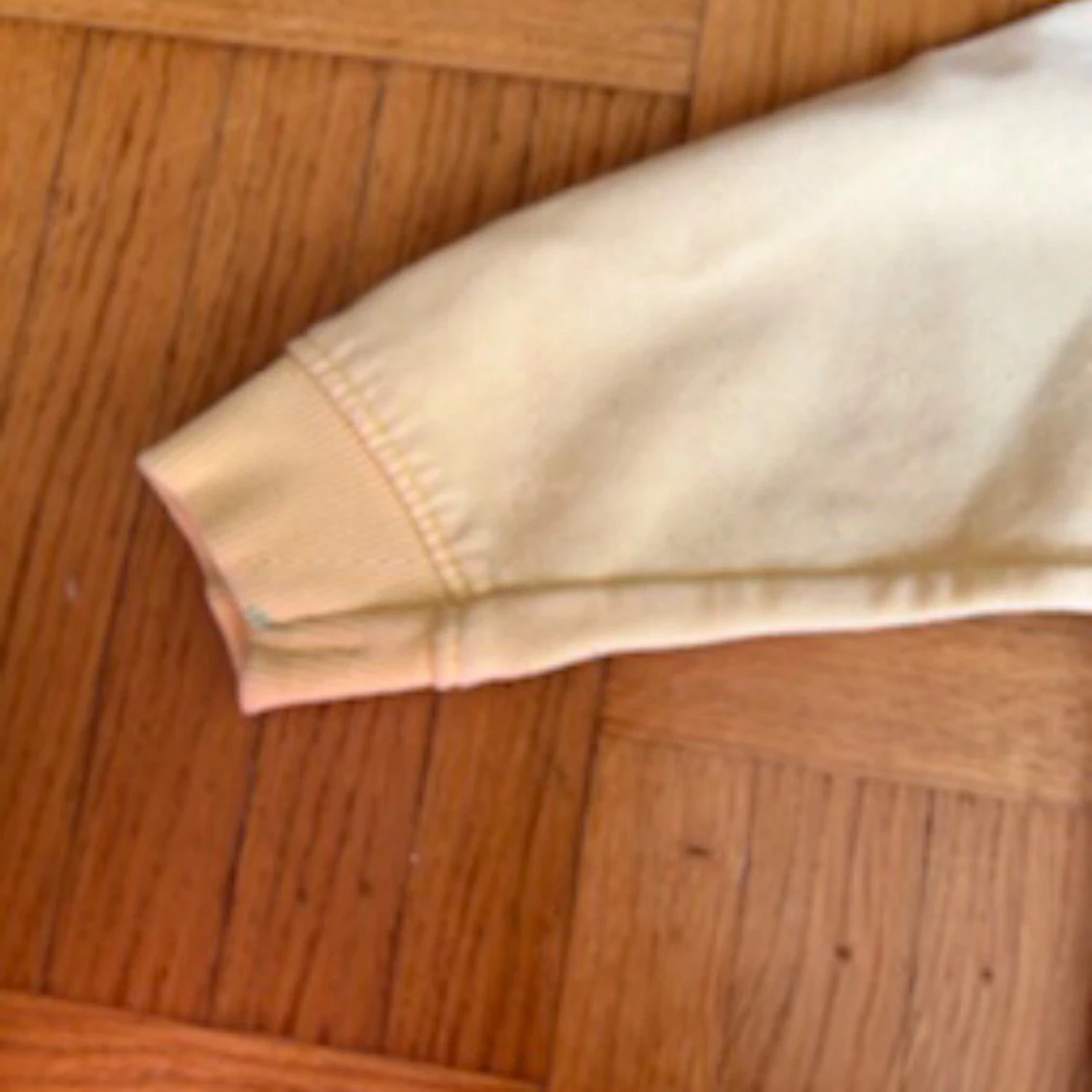 Gul sweatshirt med dansande kaniner - 4