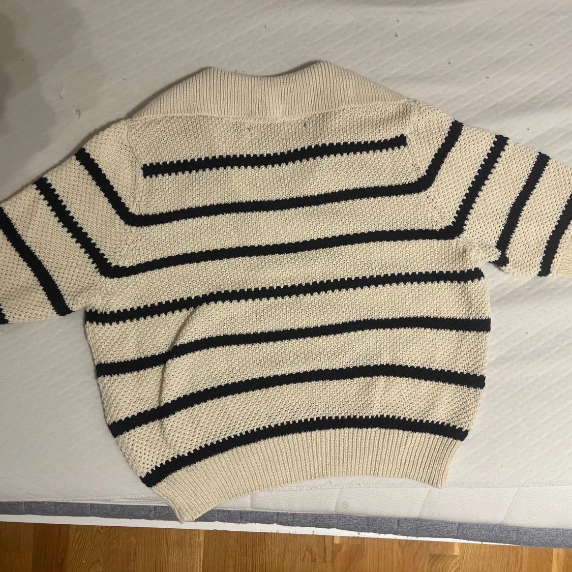 Randig stickad tröja från Vero Moda - 1