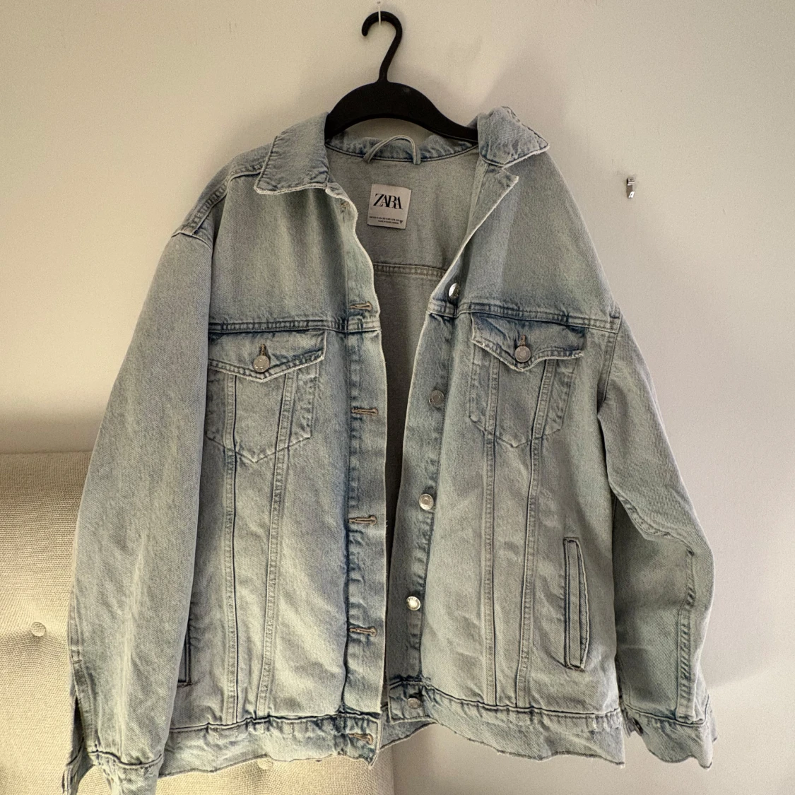 Ljusblå oversized jeansjacka från Zara