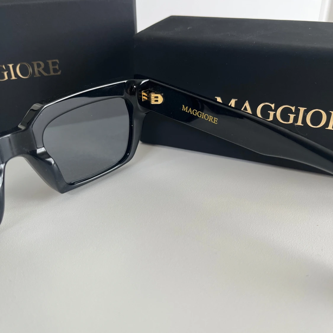 Svarta solglasögon från Maggiore - 2