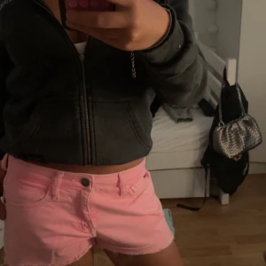 Jättesnygga rosa miss Sixty shorts  - Dom är i jättebra skick o super fina 