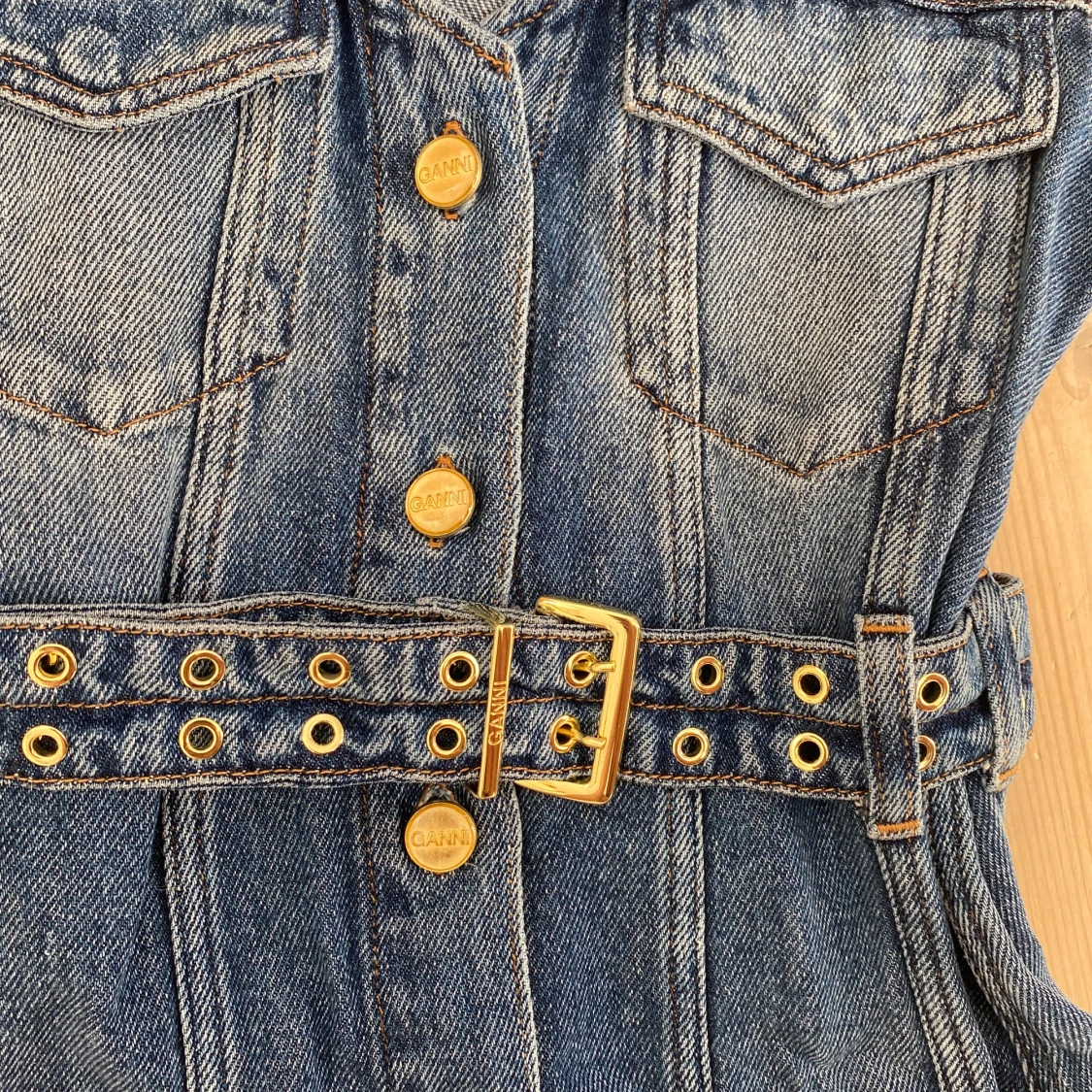 Lång jeansklänning från Ganni - 1