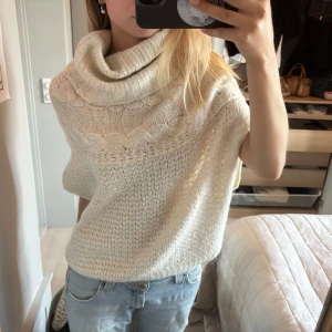 Poncho - Så fin poncho! står storlek 3 men gissar att det är typ S