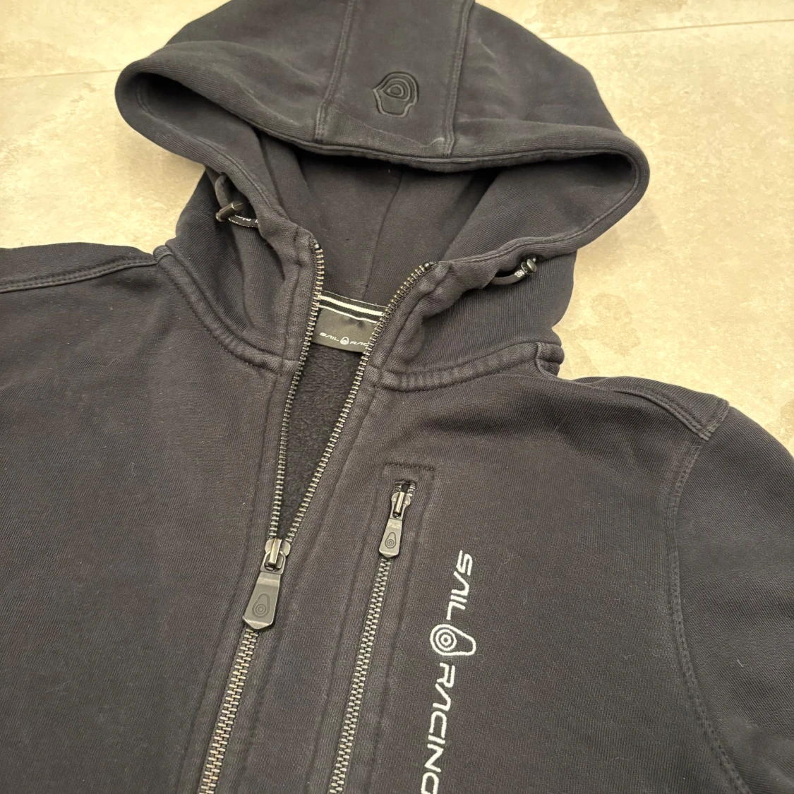 Svart  Sail Racing hoodie  - 2