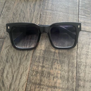 Icon glasögon - Morsans gamla dsquared2 glas ögon som hon haft i 1 år, dom är mycket lätta och sköna att gå runt med. Priser går att diskutera