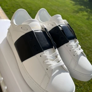 Valentino Open - Skick:10/10                                                                      |Låda, påse följer med|                                                 Inga Returer