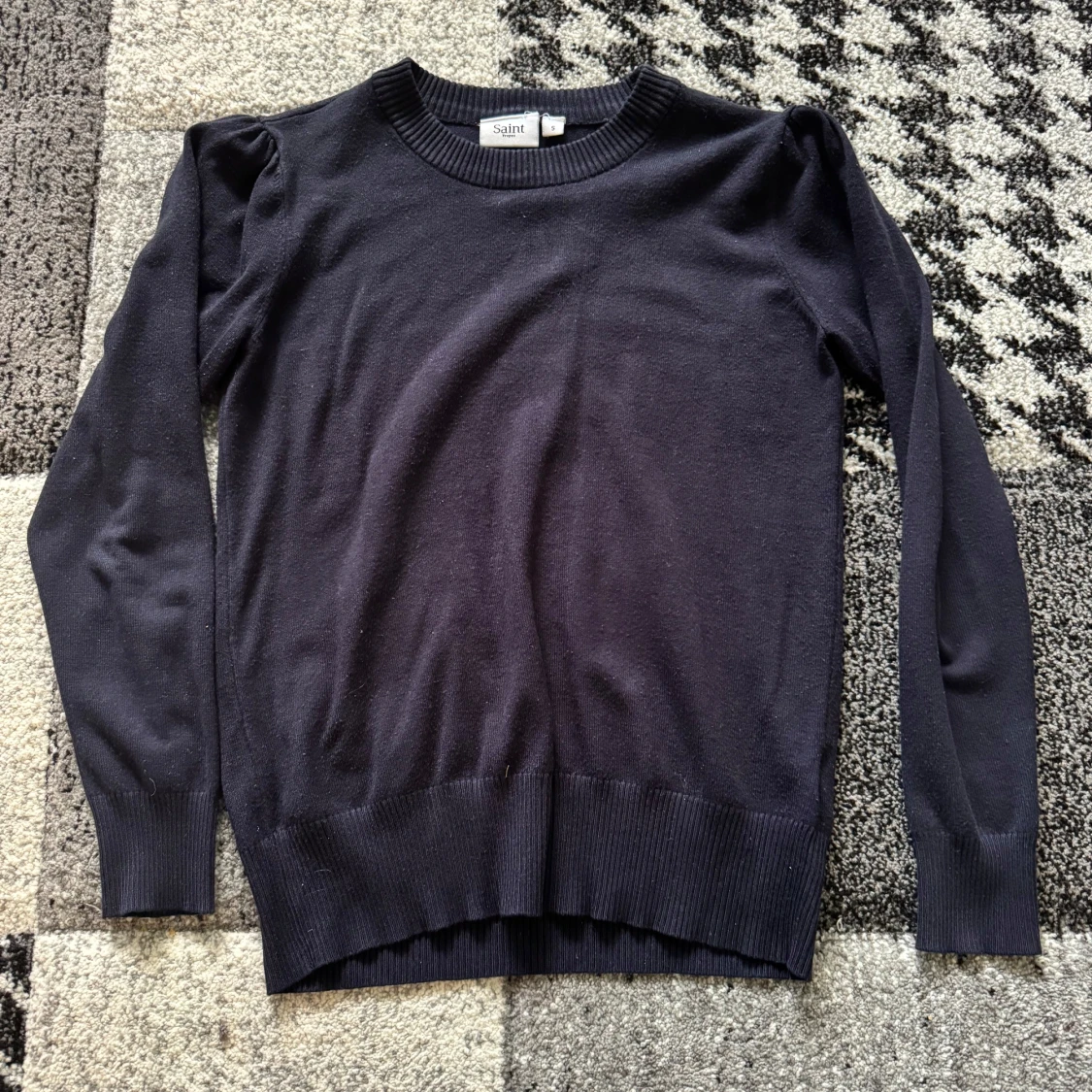 Mörk blå stickad tröja från Saint S