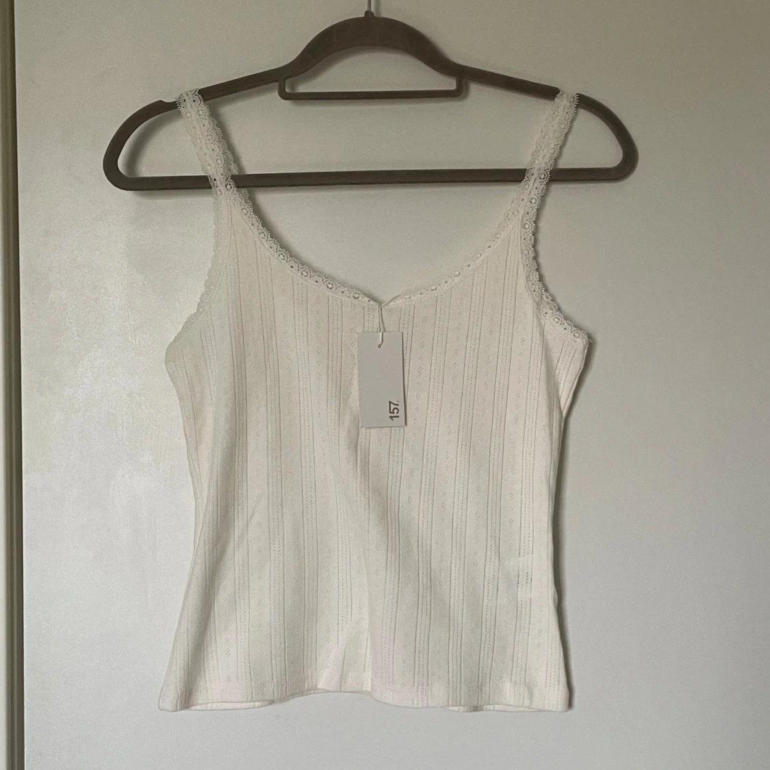 Vit spetskantad linnetopp 157