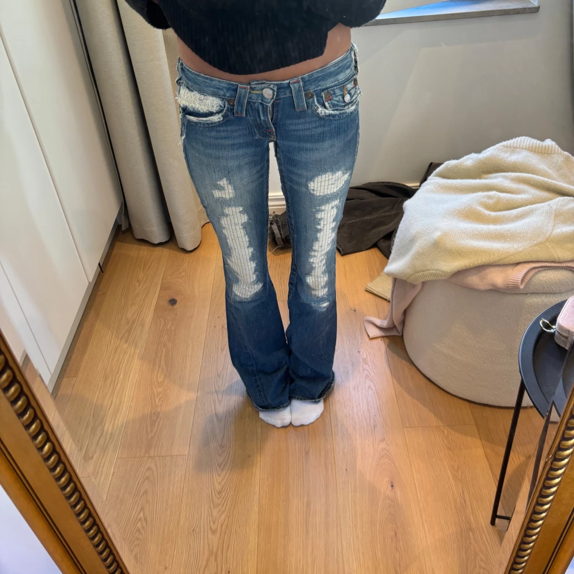 Blå bootcut jeans med slitningar - 1