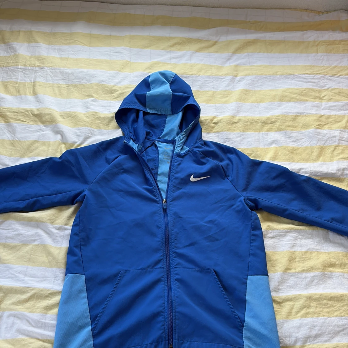 Nike blå vindjacka med huva