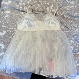 Nattlinne spets topp - Storlek S från hunkemöller