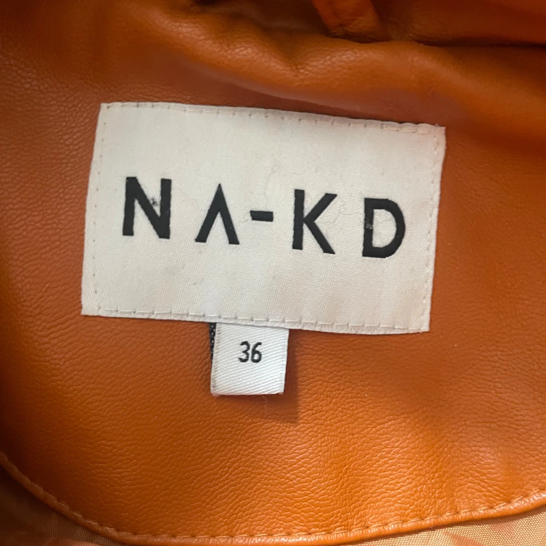 Orange pufferjacka från NA-KD - 2