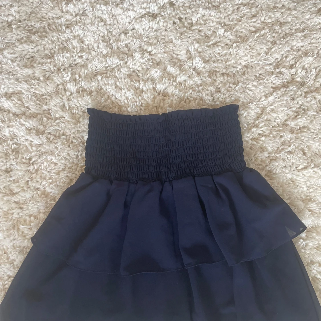 Mörkblå volangkjol med smock