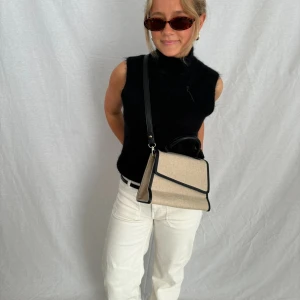 Beige axelremsväska - Beige axelremsväska 