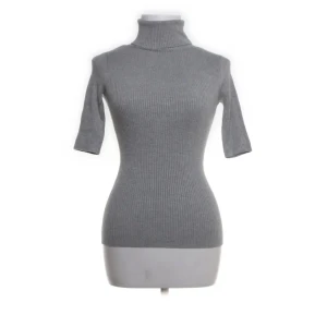 Grå topp öppen rygg - Älskar den så bekväm