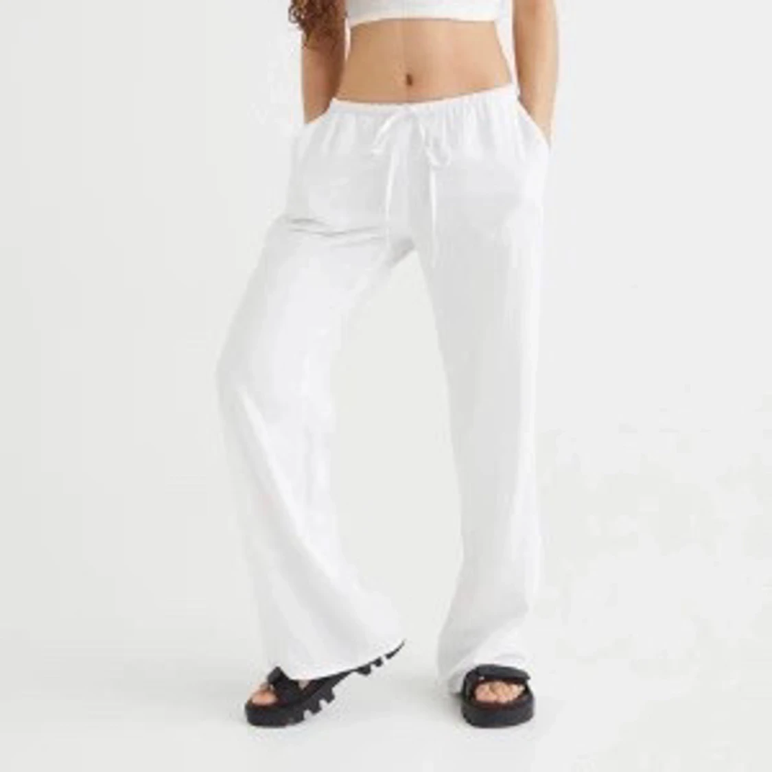 Vita mjukisbyxor med snörning