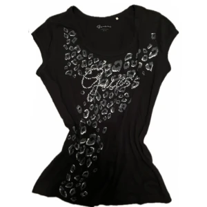 Guess topp🤍🤍 - Vintage topp från Guess med rhinestones och lite leopard mönster🤍 Storlek M men passar S