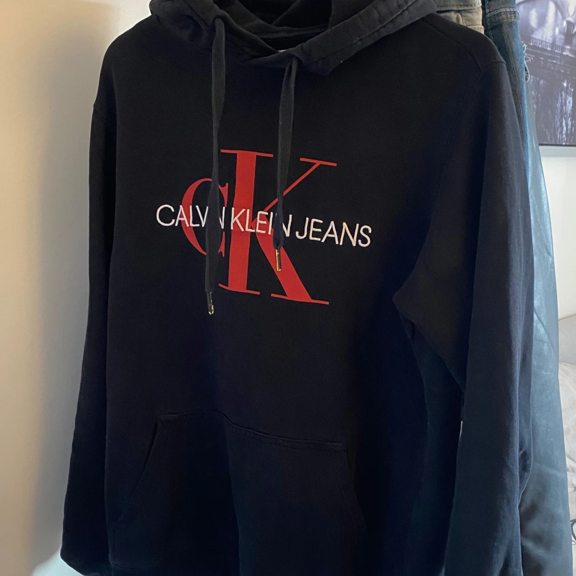 Svart hoodie från Calvin Klein Jeans - 2