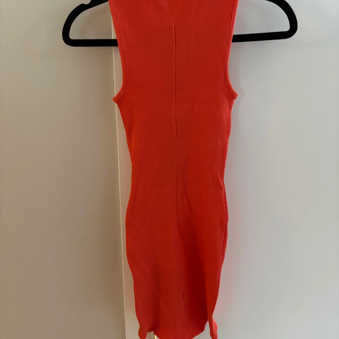 Orange ribbad klänning med dragkedja - 1