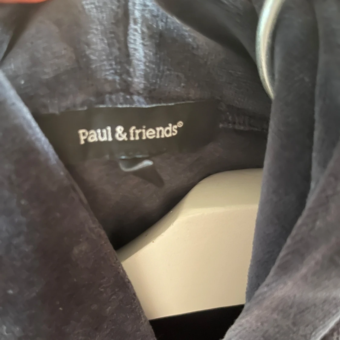 Mörkblå hoodie från Paul & Friends - 1