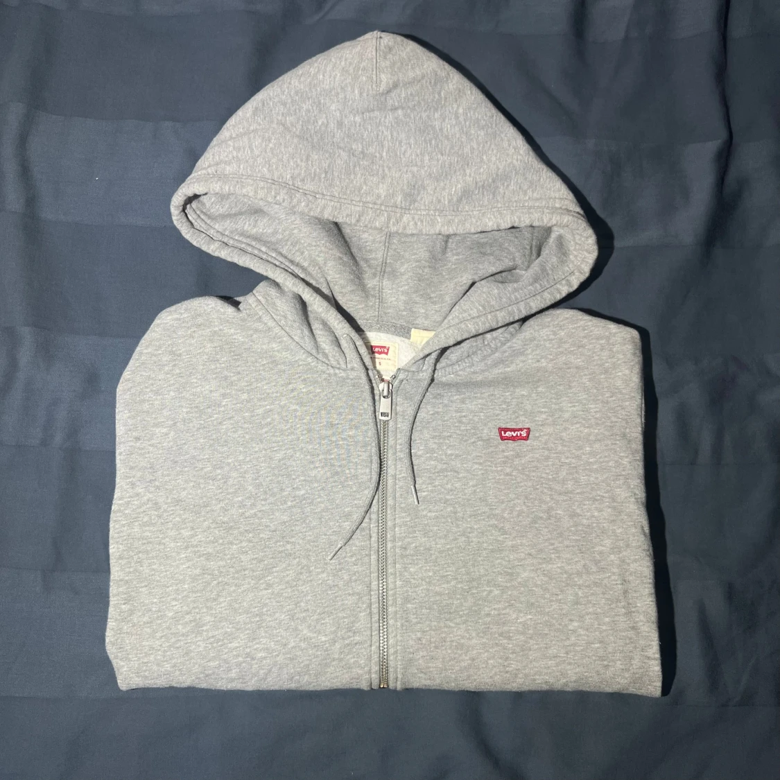 Grå hoodie från Levi's