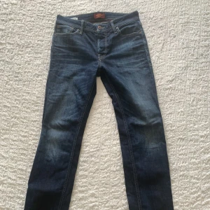 Mörkblå jeans Jack & Jones (nypris 699:-) - Storlek 29/32