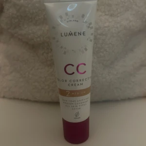 Lumene CC cream - Oanvänd lumene cc cream, färgen 2 medium. 💗