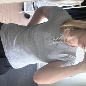 Grå tshirt - Grå tshirt från Kappahl i storlek 158/164 men sitter som en S💕