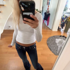 Vit långärmad croppad tröja - Nypris 249💕